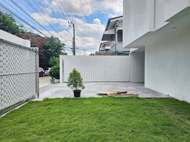 ขายบ้านเดี่ยว 2 ชั้น 50 ตร.ว. ถนนโชคชัย 4 Modern Private บ้านรีโนเวทใหม่ 3