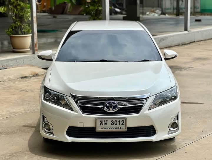 Toyota Camry สีขาว 2