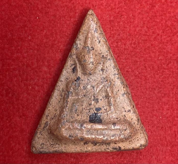 พระนางพญา กรุโรงทอ พิษณุโลก พิมพ์มีหู มีรารักชัดมาก