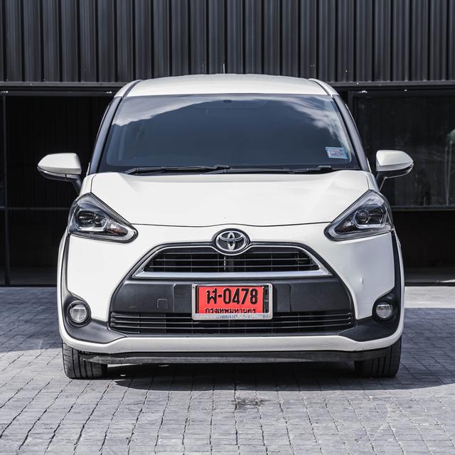 รหัสรถ 67GG2432 TOYOTA SIENTA 1.5 V ปี 2017