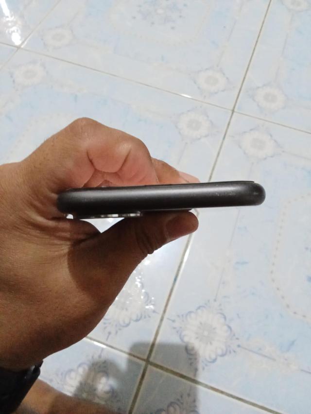 ขายไอโฟน11 64gb สีดำ เบต้าแบต80% สภาพสวยใช้งานปกติทุกอย่าง