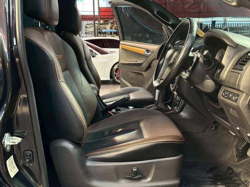 ISUZU D-MAX 3.0 Vcross Z-Prestige Cab4 4WD ปี2019  ตัวท็อปสุดในรุ่น น็อตไม่ขยับ คุณภาพเต็มคัน ขับ4โฟรวิล 10