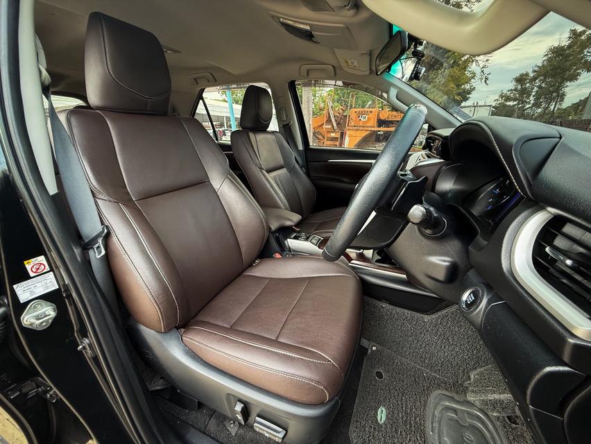 Toyota Fortuner 2.4V ปี16 12
