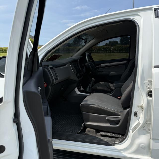 CHEVROLET COLORADO LT 4ประตู 2017 ✅สวย สะอาด น็อตไม่ขยับ ✅สีเดิม ไม่เคยชน ไมล์น้อย ✅คู่มือรถ เล่มสวย พร้อมโอน ขายสดเพียง🔥249,000฿🔥 10