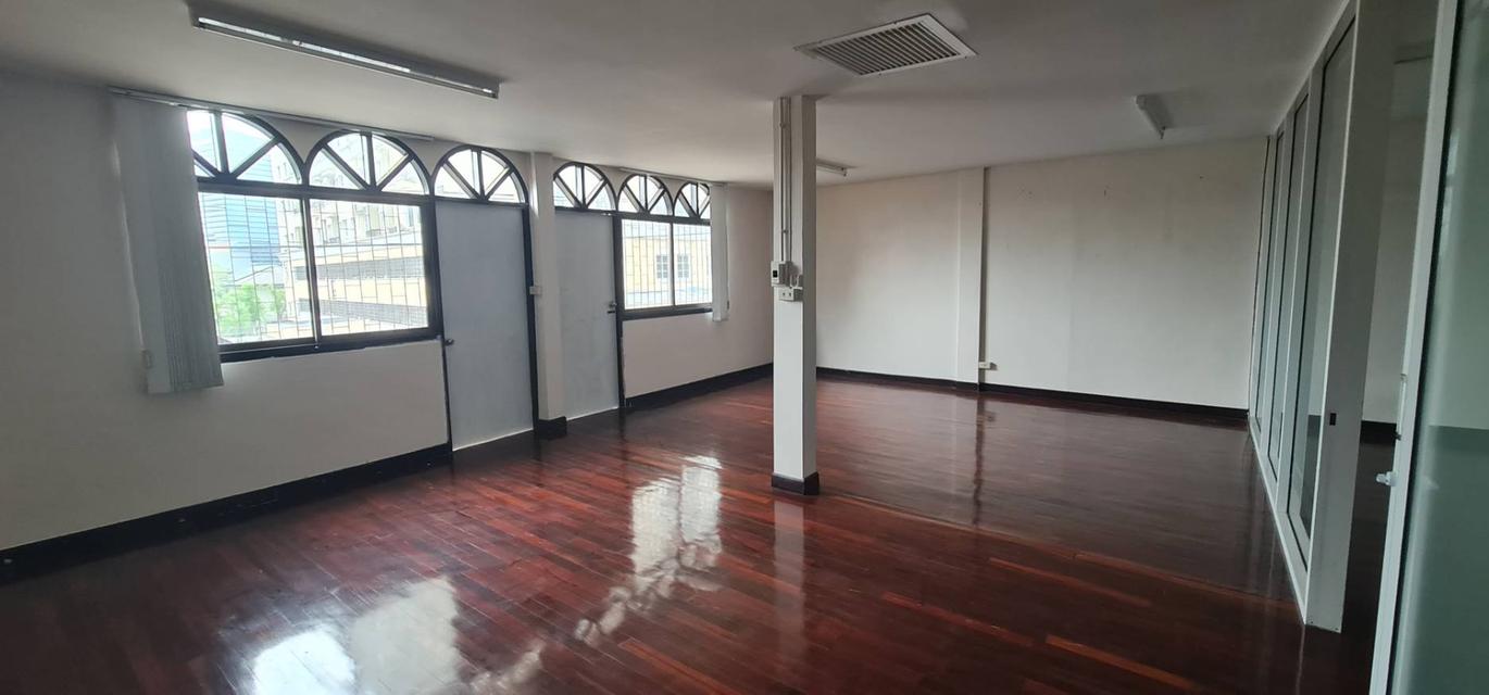 ให้เช่าอาคารพาณิชย์ 3 ชั้น 2 คูหา(ตี 2 ห้องทะลุกัน) ติดถนนทำเลดี  6