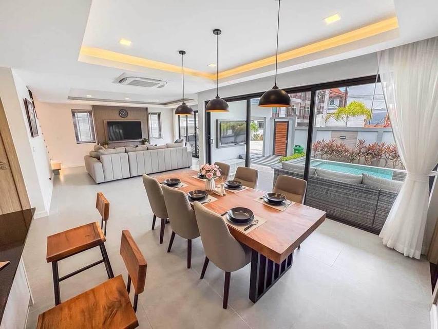 Modern style pool villa for sale in the central of Pattaya, on Saisam road 10