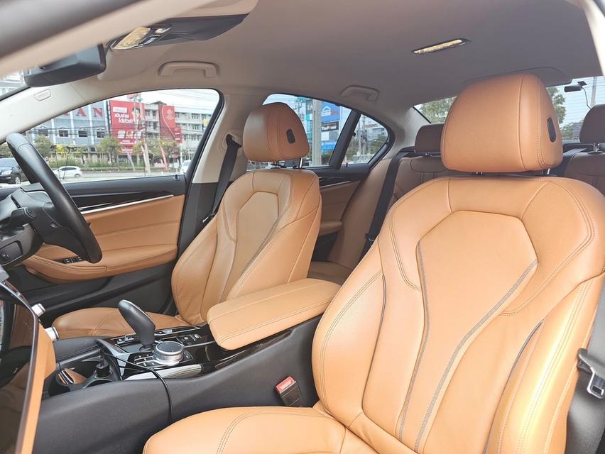 BMW  8