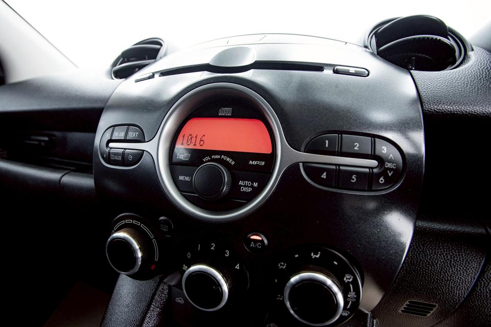  MAZDA 2 1.5 MAX SPORT 2010  8
