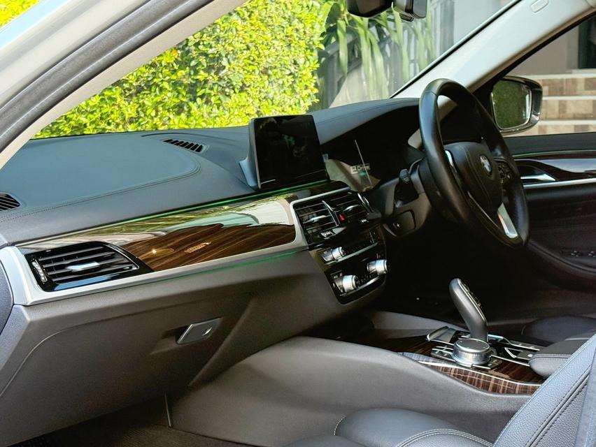 2020 BMW 530e SPORTLINE รถมือเดียว วิ่งน้อยเพียง 8X,XXX กม เข้าศูนย์ทุกระยะ รถไม่เคยมีอุบัติเหตุครับ 11