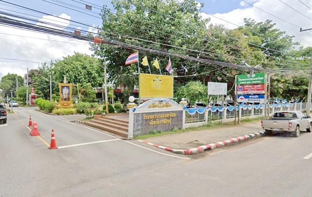 รร.กมลาไสย 700 ม. ทำเลทอง กาฬสินธุ์ ให้เช่าอาคารพาณิชย์ 3 ชั้น ให้เช่าชั้น 1 พร้อมป้ายโฆษณา 20 ตร.วา. 80 ตร.ม.1 น้ำ 6