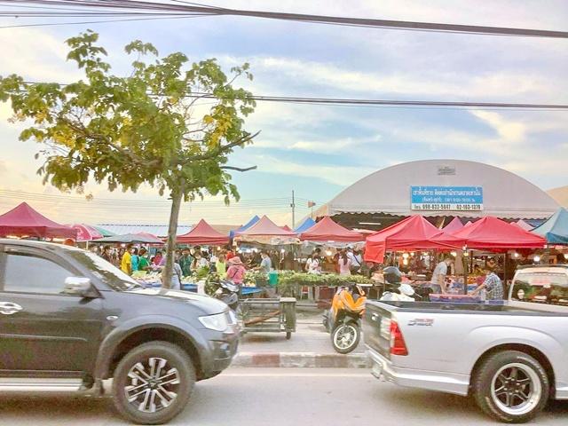 โชว์รูม ขายโกดัง 402ตร.ม. สนามบินสุวรรณภูมิ 3.5 กม.กรุงเทพกรีฑา ร่มเกล้า 3 กม. ฉลองกรุง ARLลาดกระบัง 3.1กม.ตลาดหัวตะเข้ใ 4