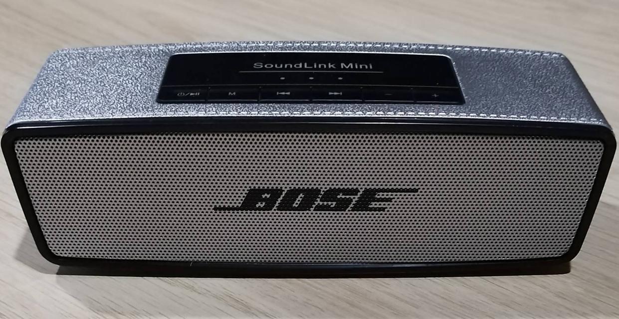 ขายลำโพงบลูทูธไร้สายแบบพกพายี่ห้อ BOSE รุ่น Soundlink Mini II Special Edition สีขาว สินค้าใหม่  1