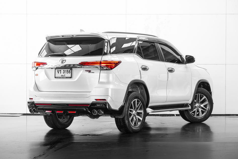 2019 TOYOTA FORTUNER 2.4 V 2WD SUV สีขาว เลขไมล์ 113171 กม.