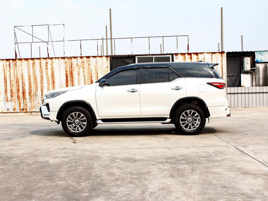 TOYOTA FORTUNER 2.4 V 4WD LEADER ปี 2022 โฉม ปี 15-ปัจจุบัน เครื่องดีเซล เกียร์ Auto สีขาว 7 ที่นั่ง ไมล์แท้เพียง 54,809 km. 8