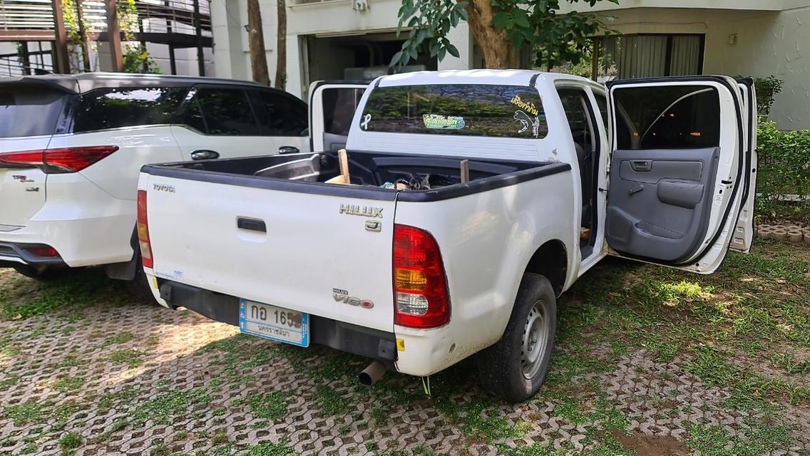 ขาย TOYOTA VIGO DUAL CAB 2.5 4 ประตู สีขาว ปี 2006  3