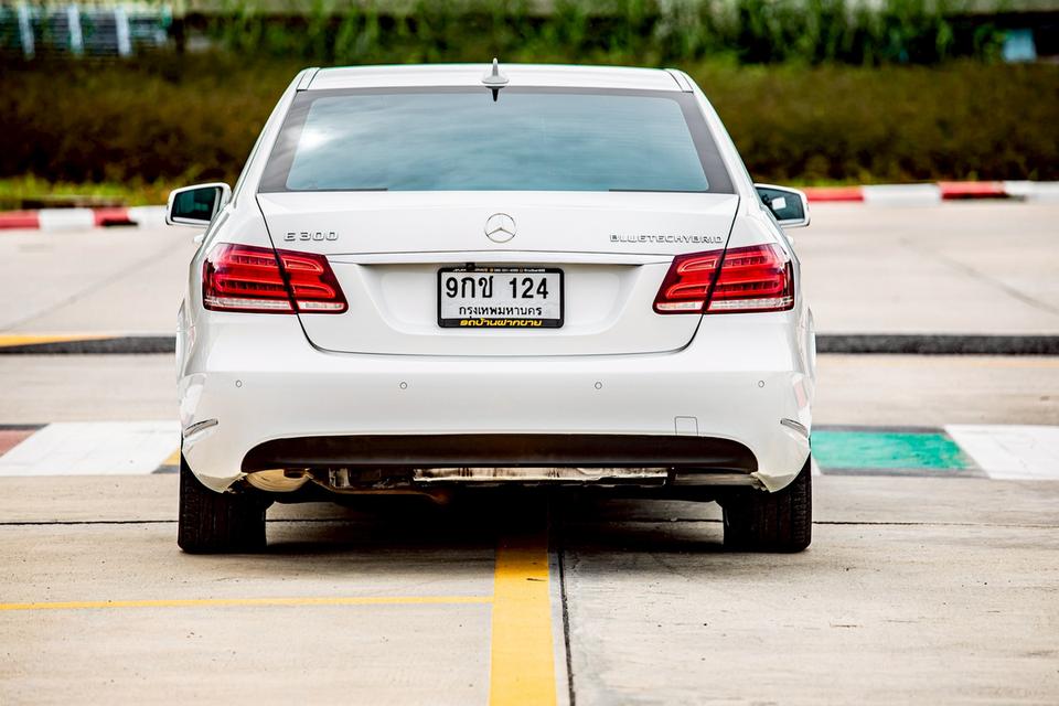 Benz E300 Bluetec ปี 2015 สีขาว สวยสภาพดี 6