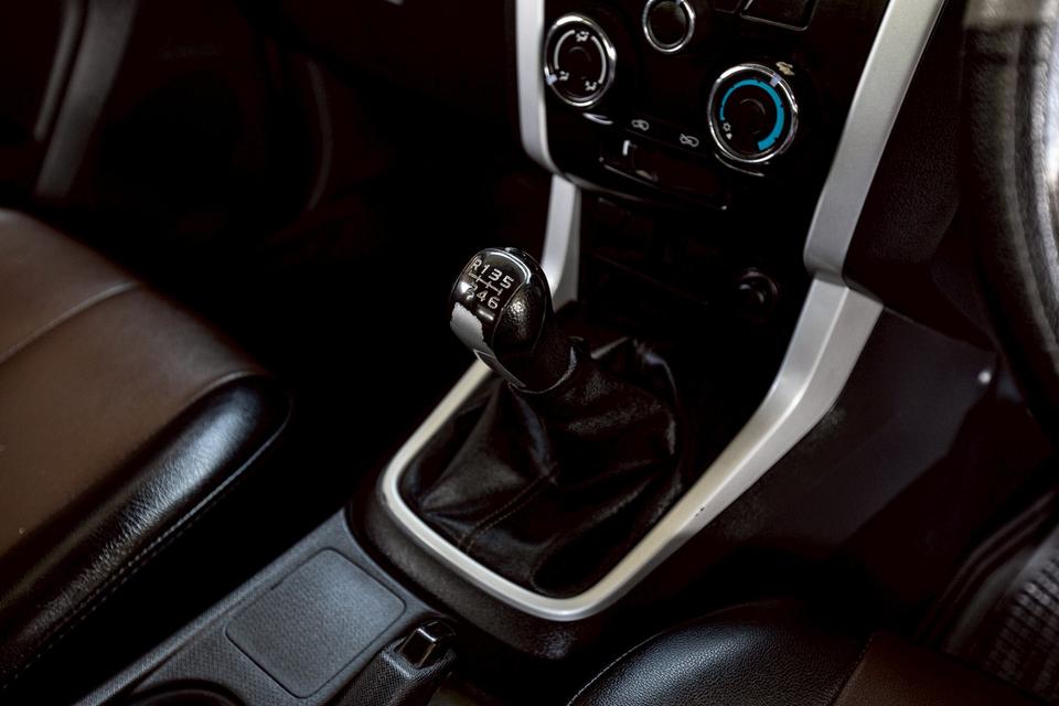 ISUZU D-MAX Hi-lander Cab 1.9 Ddi L ปี 2018 สีเทา มือเดียวป้ายแดง 18