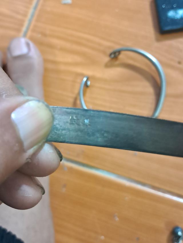 เหรียญเงินร 4 เป็นเหรียญแท้ครับรับประกัน พร้อมกับกำไร 12 นักษัตร ตอกโค๊ตภาษาจีนด้านล่าง เป็นเนื้อเงินแท้ครับ ราคาเล่นหายยังไม่รู้ สนใจทักมาดูครับ ดูได