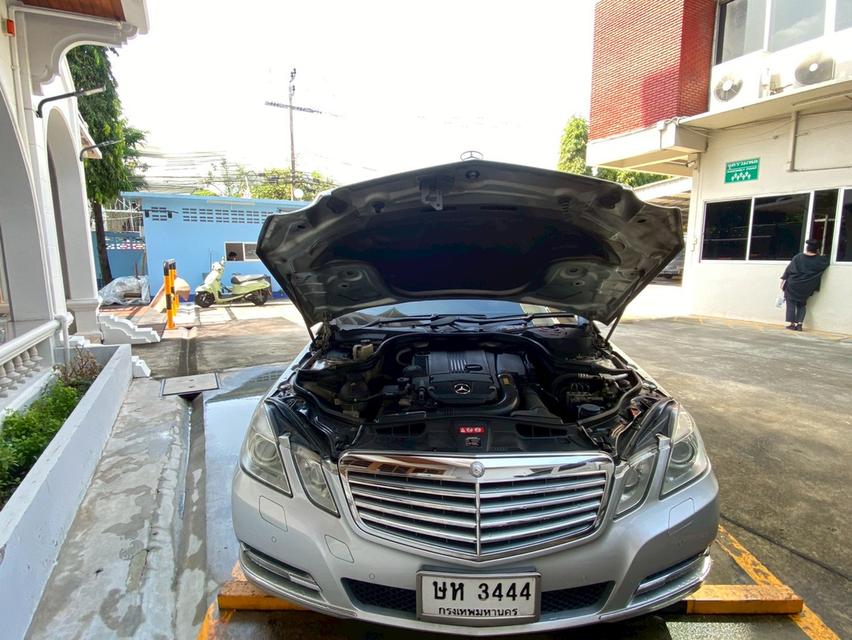 รถยนต์ Mercedes Benz รุ่น E 200 CGI BE ปี 2011 สีเทา 4