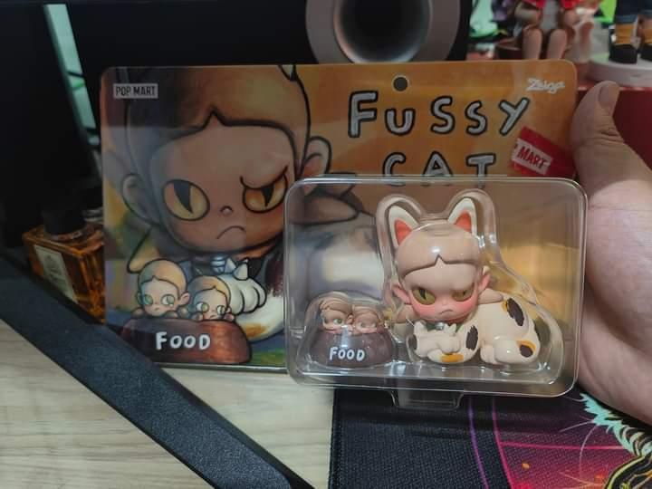 Zsiga Fussy Cat Figure 1