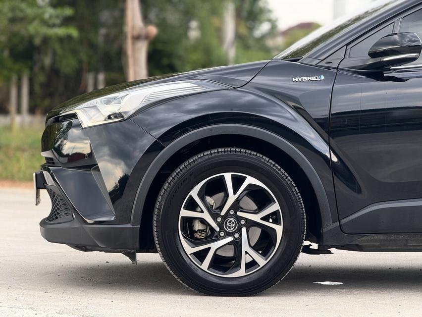 Toyota C-HR Hybrid  Y19 Wagon 4dr HV HI CVT FWD top  1.8 (Hybrid) (MNC). สีดำ ออโต้ 8