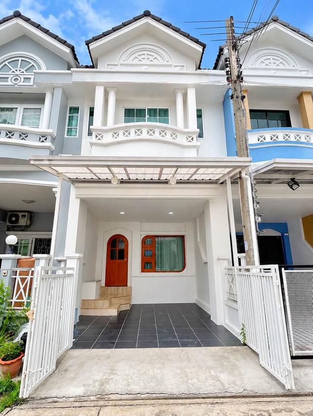 หมู่บ้านนันทนาการ์เด้นบางคูวัด ถนน345 บางคูวัดทาวน์เฮาส์ 2 ชั้น  ครึ่ง บ้านเล่นระดับ 1