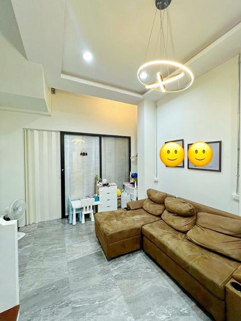 ลาดพร้าว1-15 ให้เช่าทาวน์โฮมหลังมุม3ชั้น 52ตร.วา. เซ็นทรัล ลาดพร้าว 1กม. 3-4นอน MRTลาดพร้าว 400ม. 8แอร์ 202ตร.ม. รร.นานา 4