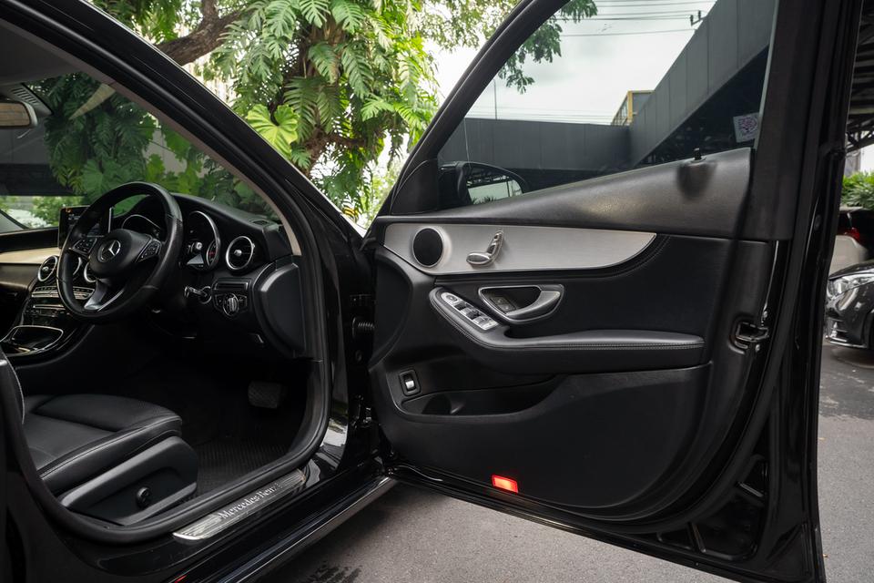 “Mercedes-Benz C200 Avantgarde” ปี 2015 รูปที่ 17