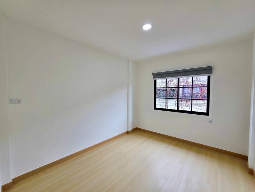 หมู่บ้านวรารักษ์ เลียบคลองสอง 27 13