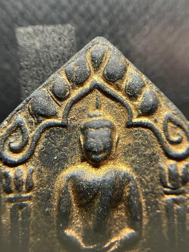 พระขุนแผนผงพลายกุมาร หลวงปู่ทิม ปี2515 บล็อกแรก พิมพ์ใหญ่ เนื้อว่านไพรดำ รูปที่ 8