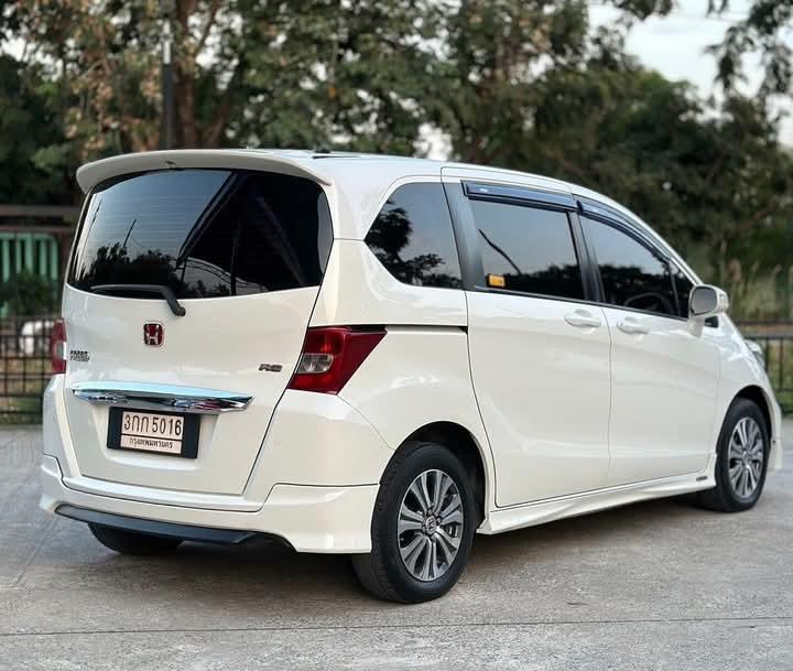 Honda Freed สีขาว 8