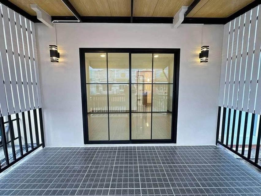 🔥 ทาวน์เฮ้าส์ 2 ห้องนอน บางบัวทอง ราคาเพียง 1.55 ล้าน พร้อมเฟอร์!🏡 หมู่บ้านสิรารมย์ ถนนบ้านกล้วย–ไทรน้อย เนื้อที่ 16 ตร.ว. 16