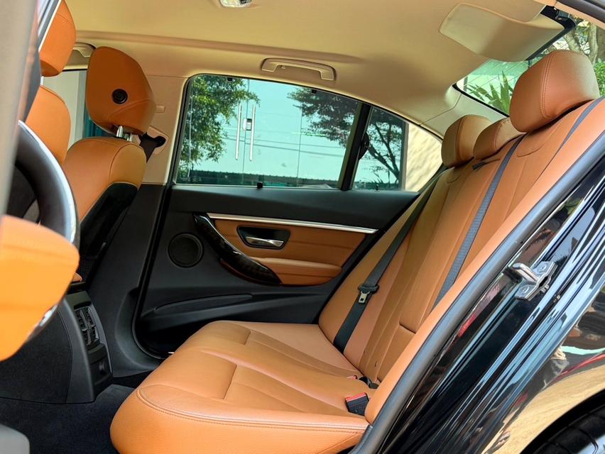 2018 BMW 320D CELEBRATION EDITION LCI รถมือเดียวออกป้ายแดง รถวิ่งน้อยเพียง 45,000กม รถเข้าศูนย์ทุกระยะ รถไม่เคยมีอุบัติเหตุครับ รูปที่ 14