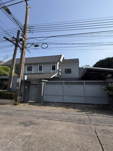ให้เช่าบ้านเดี่ยว 5 ห้องนอน ซอยรัชดาภิเษก 32 บ้านสไตล์คอนกรีตผสมไม้ เงียบสงบ เป็นส่วนตัวสูง เดินทางสะดวก รัชดา ลาดพร้าว พระราม 9 8