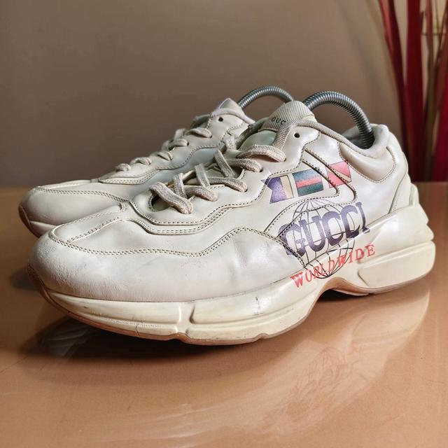 รองเท้ามือสอง GUCCIRHYTON“Worldwide” White Leather Trainer Sneakers(500877)Size. 42