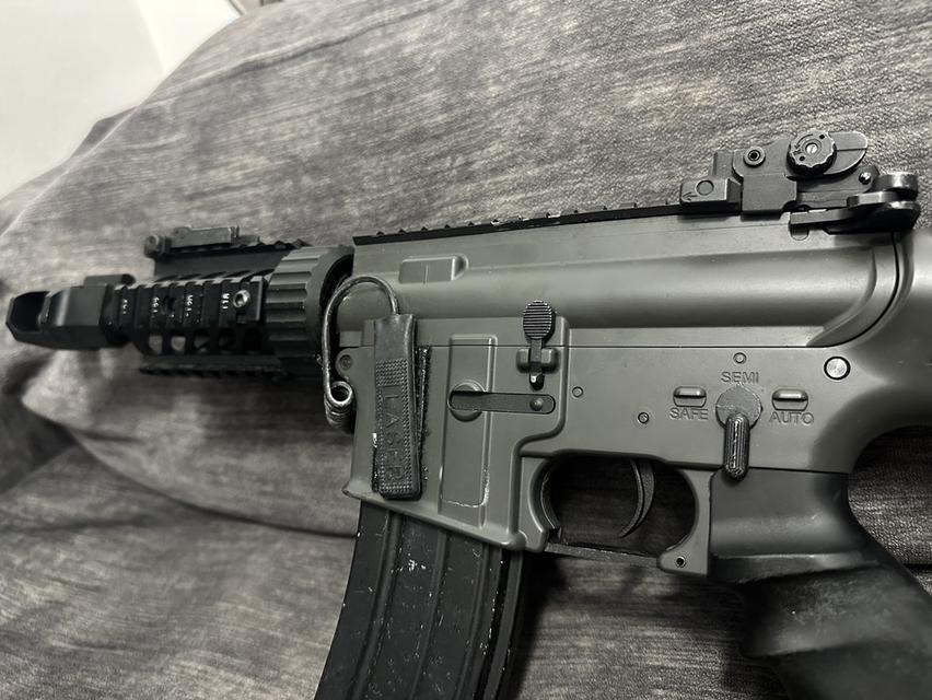 บีบีกันไฟฟ้า ระบบปกติ แมก 3 ตัว ติดเลเซอร์ รูปที่ 4