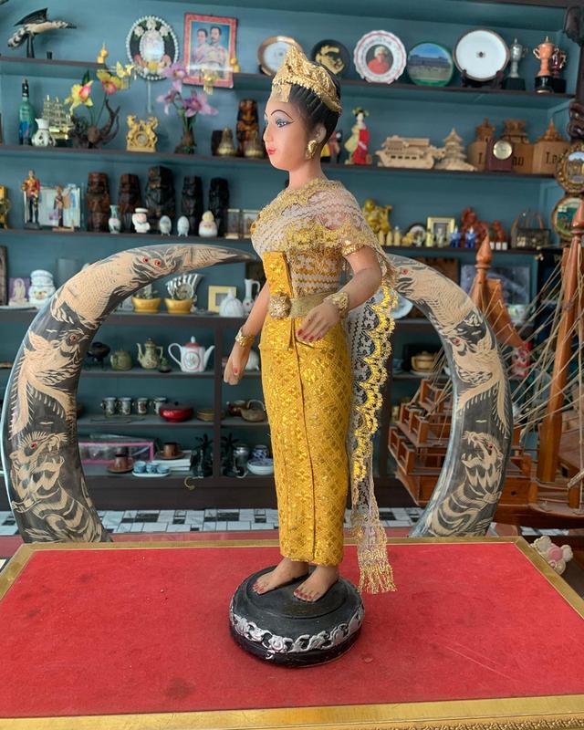 รูปปั้นงานไม้เก่า เนื้อเรซิน 4