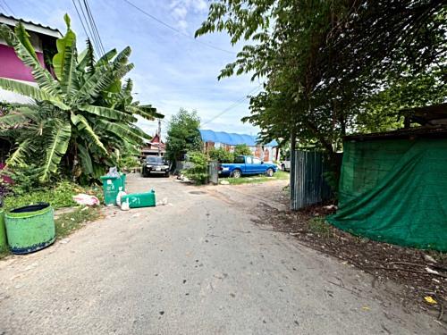 ขายที่ดินจัดสรรค์ 6 แปลง ซอยกรุงเทพกรีฑา ติดคลองลำลาง แปลงมุม (N.749) 2