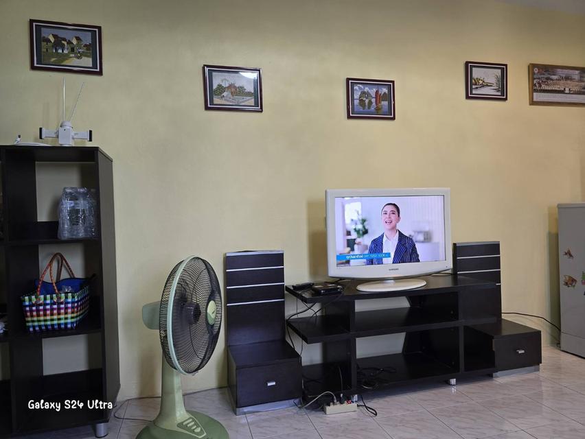 ค่าเช่าเดือนละ 5,500 รวมส่วนกลางแล้ว ค่าไฟจ่ายตามจริง สัญญา 1 ปี จ่าย 10,500 เข้าอยู่ได้เลย เฟอร์นิเจอร์ครบ ทีวี ตู้เย็น เครื่องซักผ้า ตู้เสื้อผ้า ห้อ 2