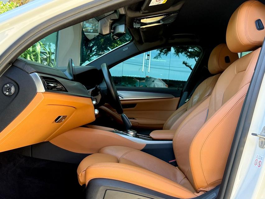 2019 BMW 520D MSPORT รถมือเดียวออกป้ายแดง รถวิ่งน้อย เข้าศูนย์ตรงระยะ รถไม่มีอุบัติเหตุครับ รูปที่ 12