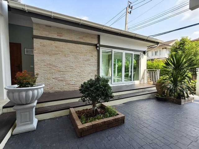 ให้เช่าบ้านเดี่ยวหลังใหญ่ 97 ตรว. 6 ห้องนอน หมู่บ้านมัณฑนา กรุงเทพกรีฑา7 บรรยากาศเงียบสงบ 2