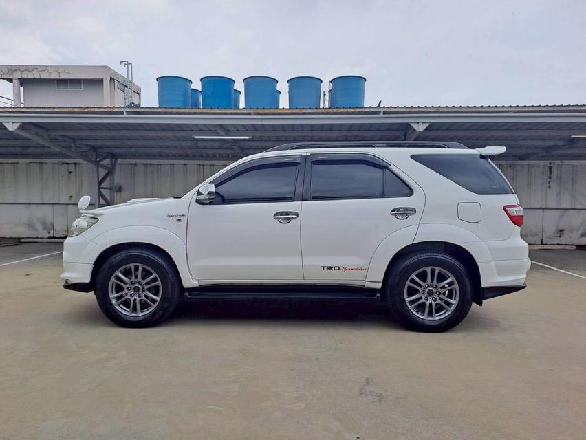 Toyota Fortuner 3.0 V รุ่น TRD Sportivo 4WD รุ่นท็อป ปี2011 สีขาว
