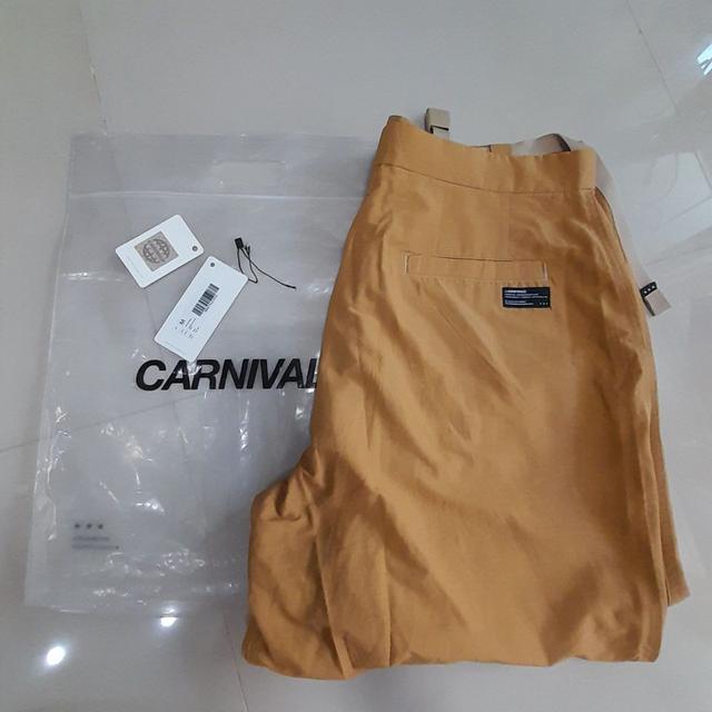 กางเกงขายาวของ Carnival SS23 3