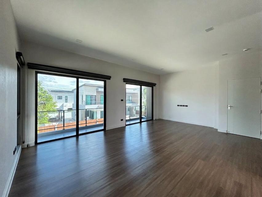 Single House for Sale, Venue Id Motorway Rama 9 12