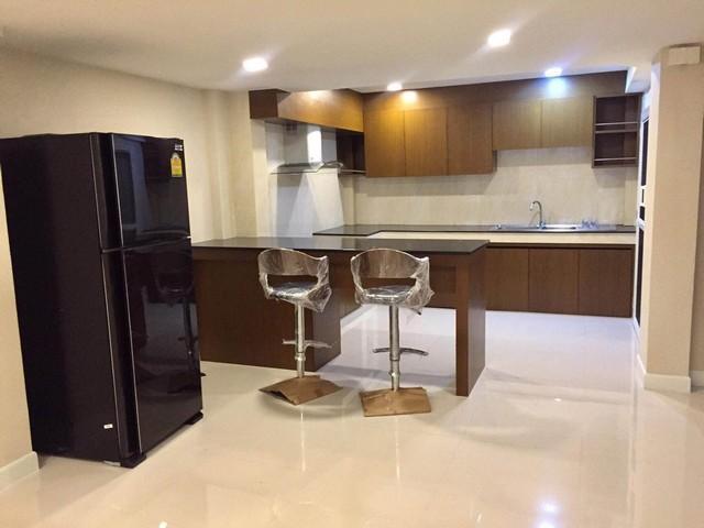 ให้เช่าทาวเฮ้าส์ 3 ชั้น 350 ตร.ม. ซอยสุขุมวิท 63 เขตวัฒนา ใกล้ BTS เอกมัย 4