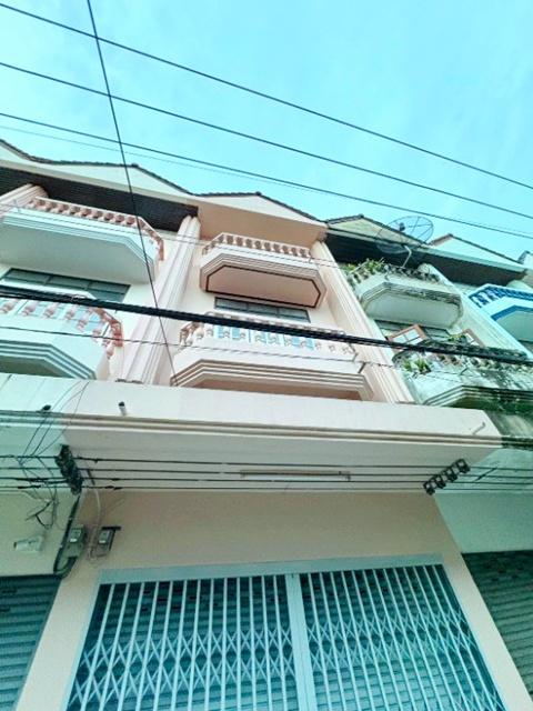 รพ.เกษมราษฎร์ 600 ม.ลด20% พร้อมอยู่ 3 นอน 3 น้ำ สวนเสรีไทย เสรีไทย 28-36 MRTสัมมากร ให้เช่าอาคารพาณิชย์ 3.5 ชั้น 20 ตร.ว 1