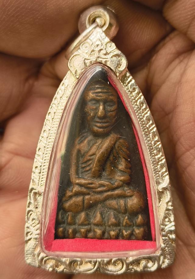 พระหล่อเตารีดหลสวปู่ทวดวัดช้างไห้ค่ะ