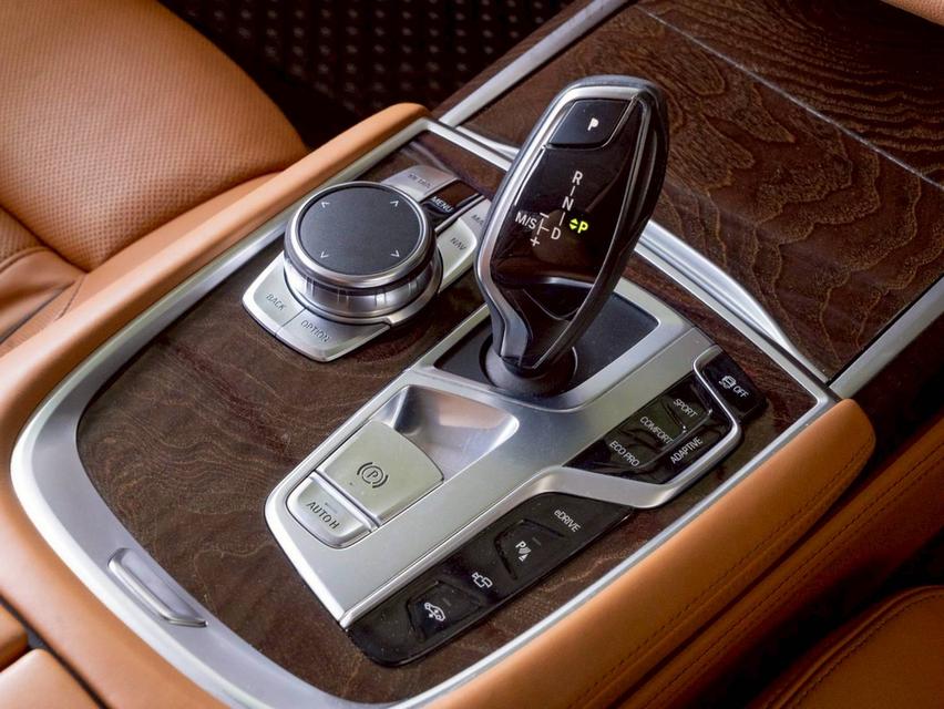 BMW 740LE xDrive Pure Excellence ปี จด 2018 9