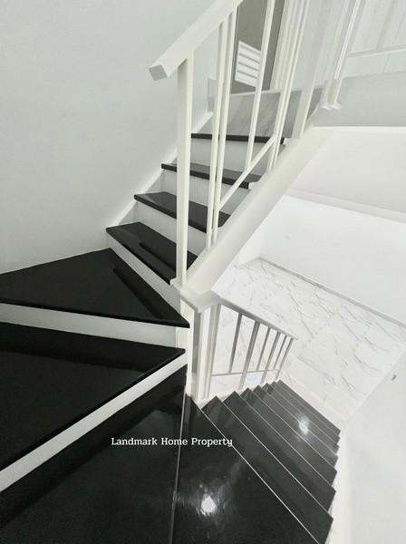 IN-023 ขายทาวน์โฮม 2 ชั้น เดอะคัลเลอร์ส ลำลูกกา คลองสี่ รีโนเวทใหม่ ใกล้ส่วนกลาง เนื้อที่ 17.5 ตรว 3นอน 2น้ำ