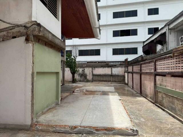 ให้เช่าที่ดินพร้อมบ้านเดี่ยว ทำเลทองสุขุมวิท 71 ปรีดี 14 ที่จอดรถ 20 คัน 2
